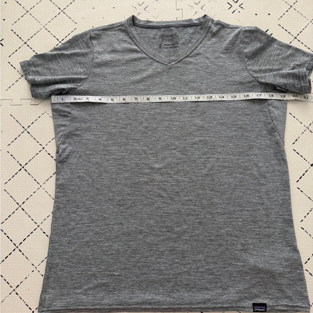Patagonia Capilene Base-layer T-Shirt Top Short Sleeve V-Neck Womens M - Picture 3 of 7